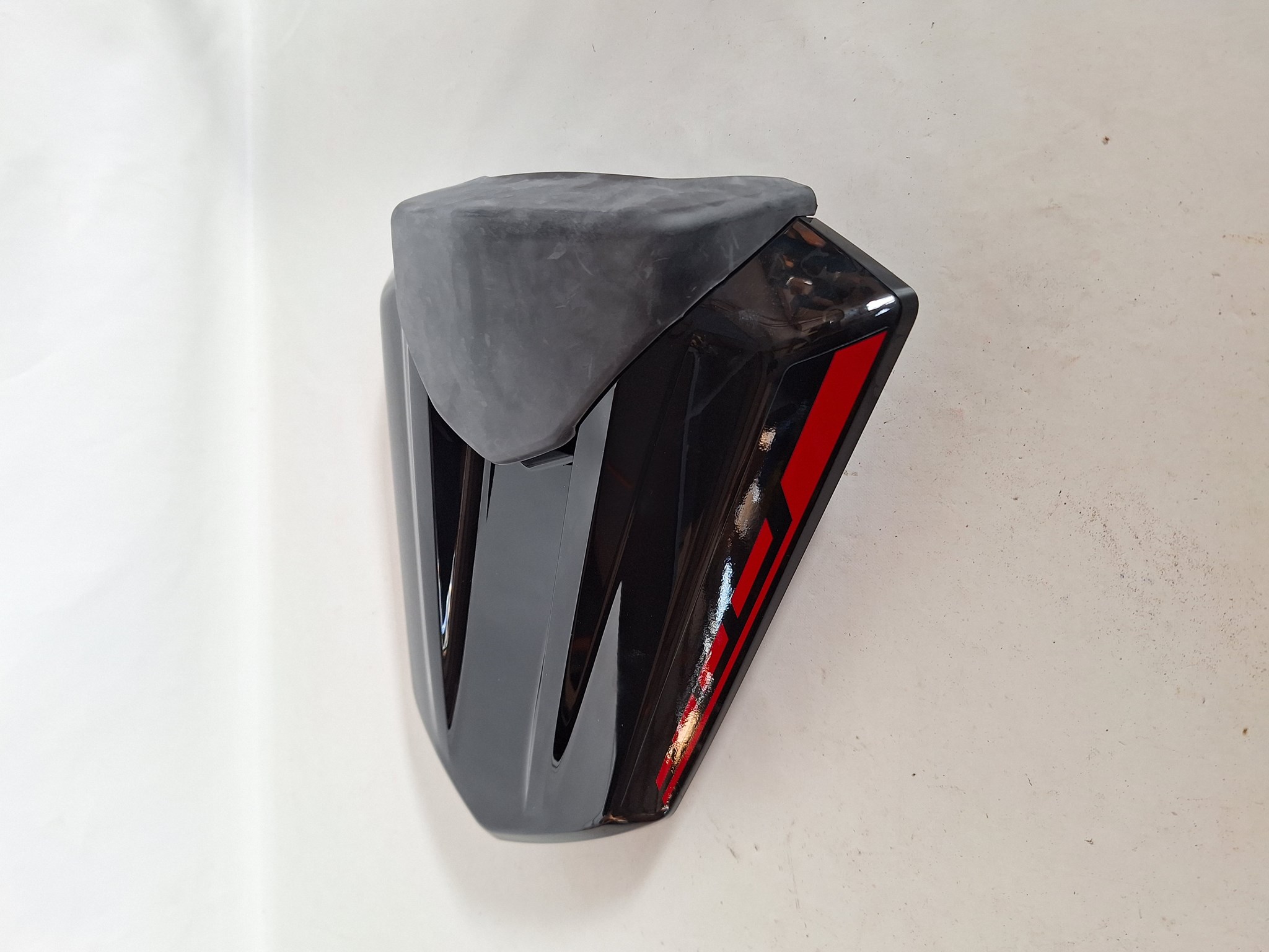 Picture of SEAT COWL RED  08F70-MLB-D00ZB  Hornet CB750